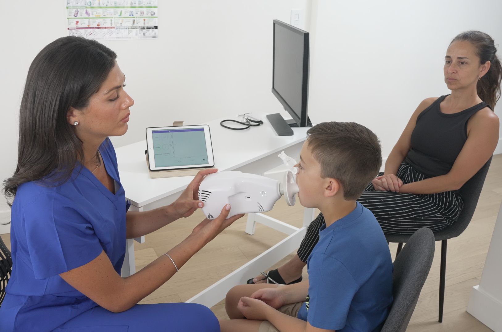 Pulmoscan Test Child 3 PulmoScan: Handheld, portable, and ready to measure lung function in under a minute using simple tidal breathing.